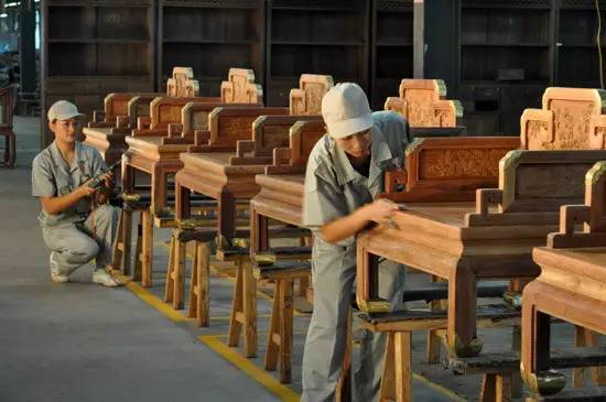 三分料七分工 红木家具的生产周期和流程